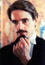 Jeremy Irons nel ruolo di Swann