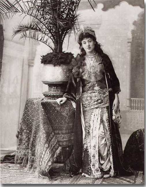 Julia Bartet fotografata da Paul Nadar nel 1885