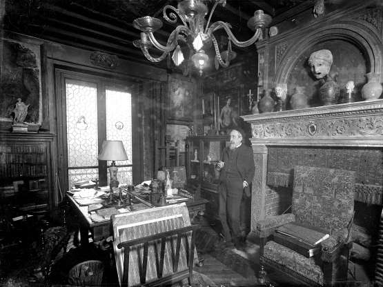 Anatole France nel suo studio, foto